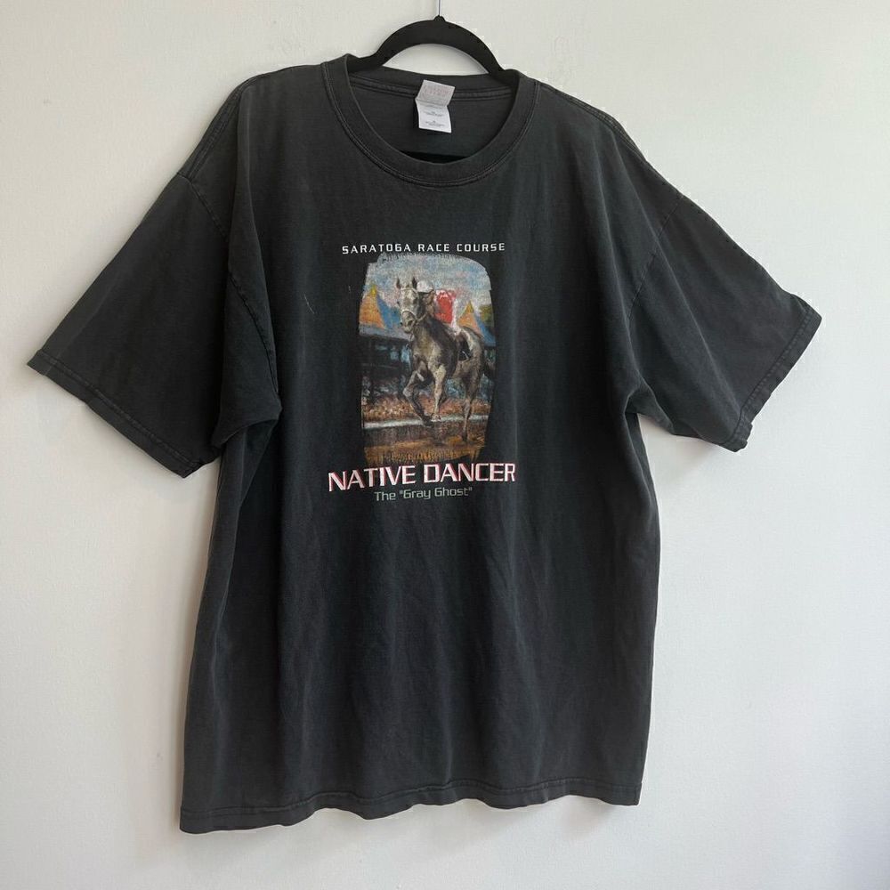 Black Saratoga Race Course Native Dancer 
‘’The Grey Ghost’’ Graphic T Size XL